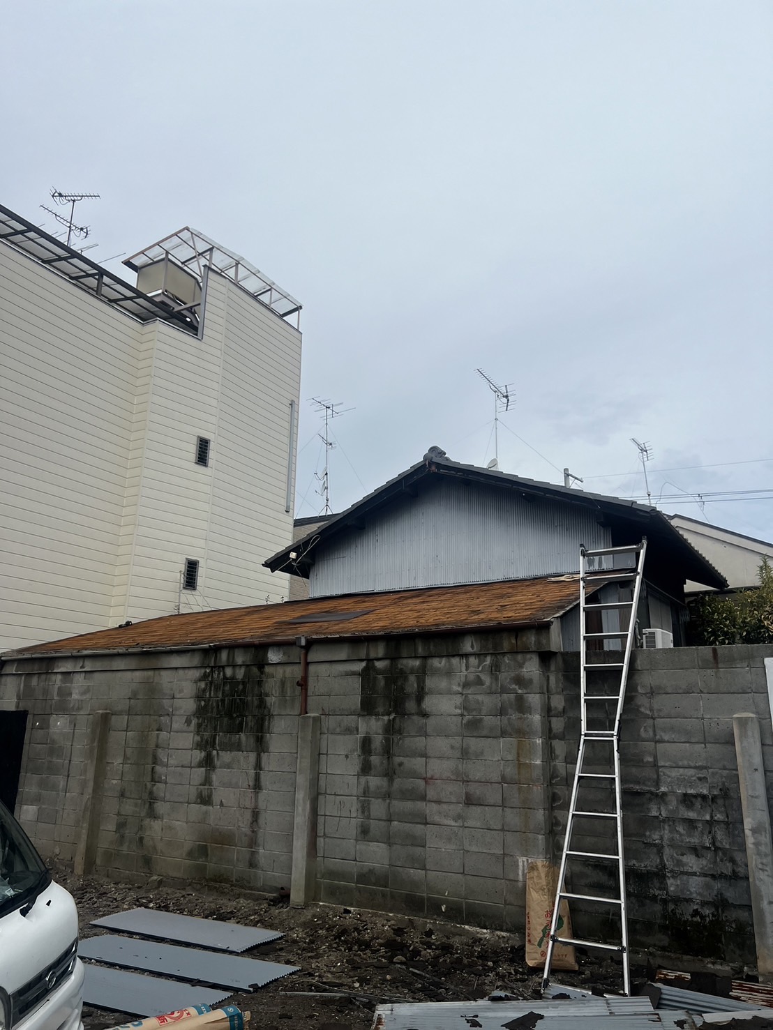 京都市中京区西ノ京北壷井町　屋根修理/波トタン張り替え