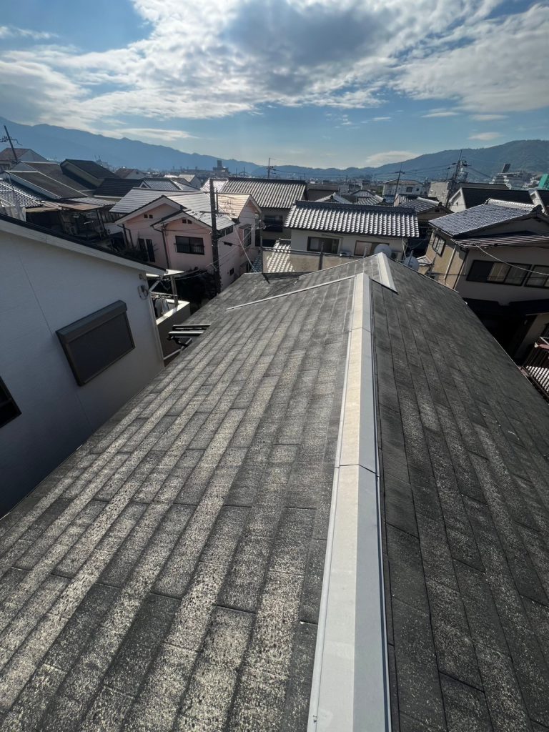 【京都市山科区西野】雨漏りしていた屋根｜立平ガルバリウム鋼板のカバー工法で改修